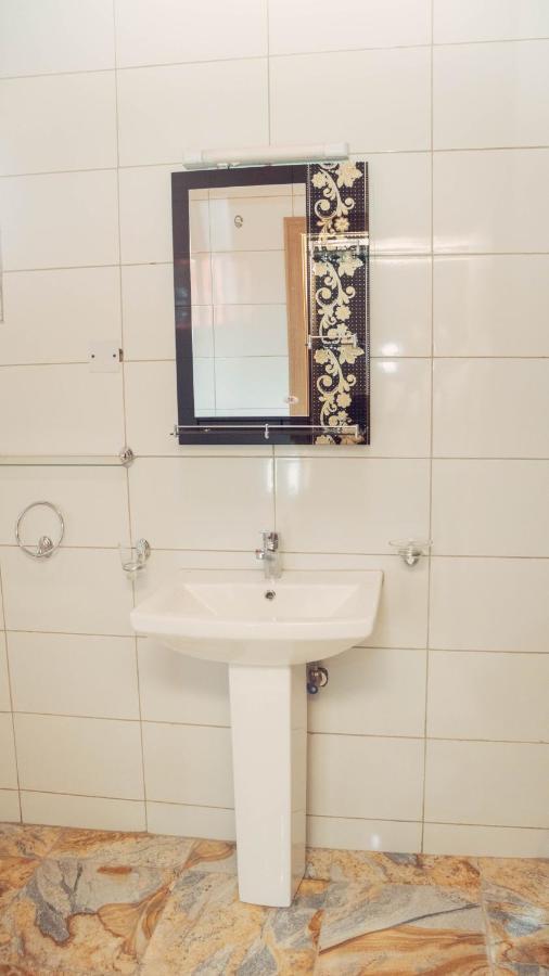 אבוג'ה J'S Place מראה חיצוני תמונה