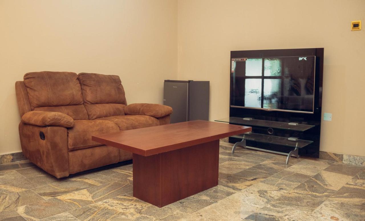אבוג'ה J'S Place מראה חיצוני תמונה
