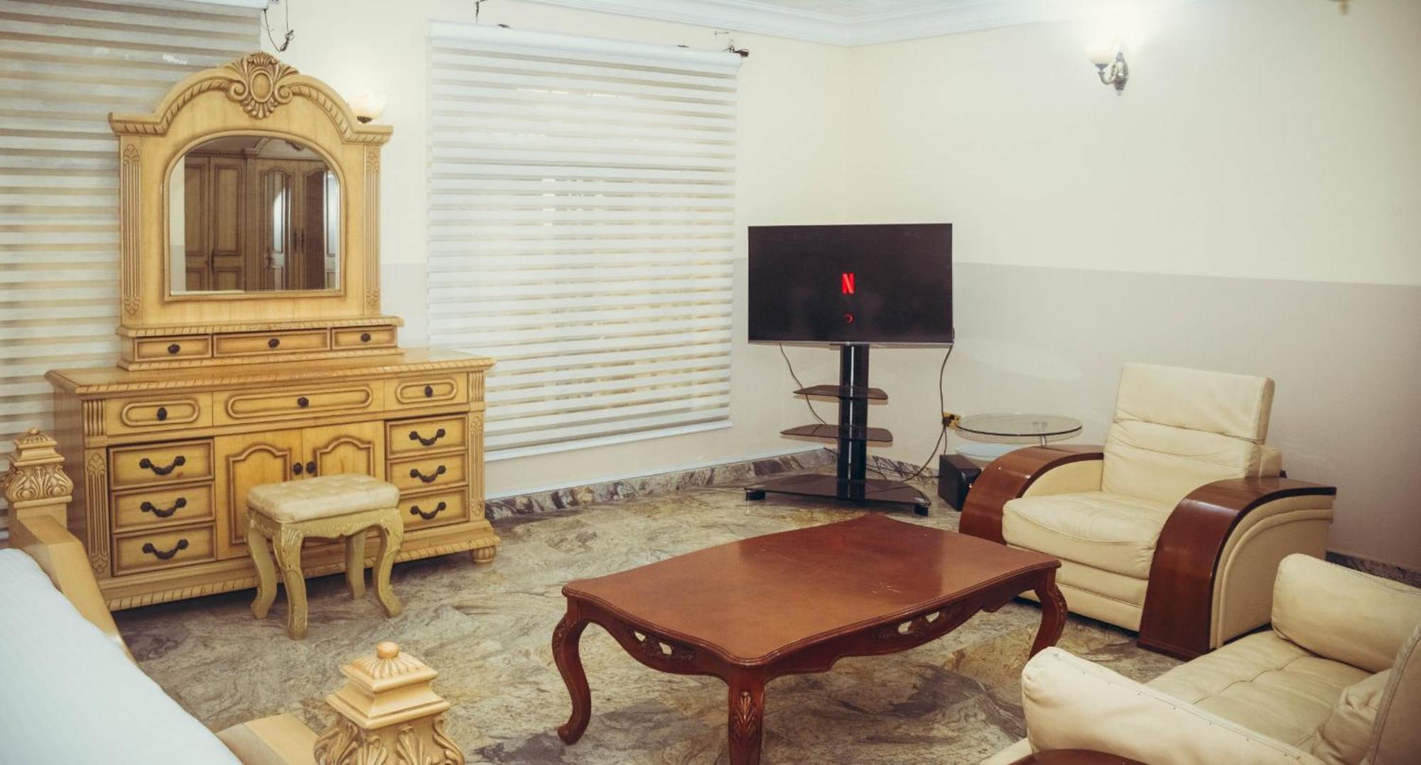 אבוג'ה J'S Place מראה חיצוני תמונה